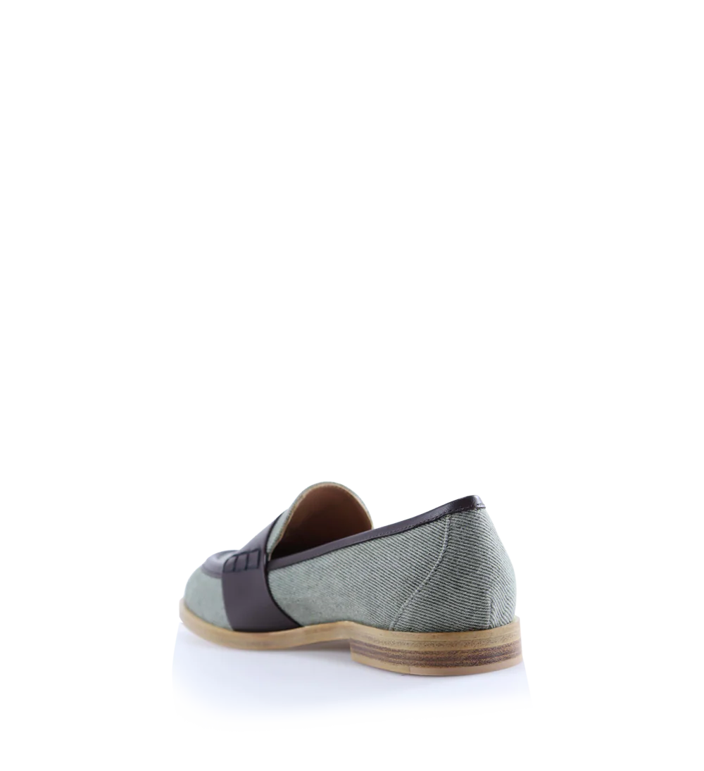 Blondie loafers, kaki jeans - Image 4