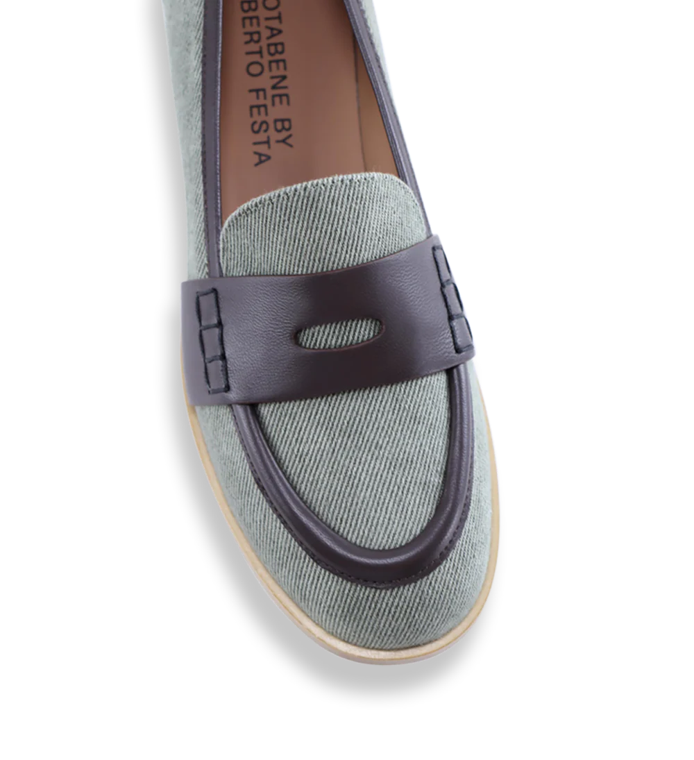 Blondie loafers, kaki jeans - Image 6