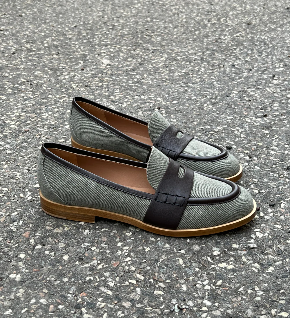 Blondie loafers, kaki jeans - Image 7